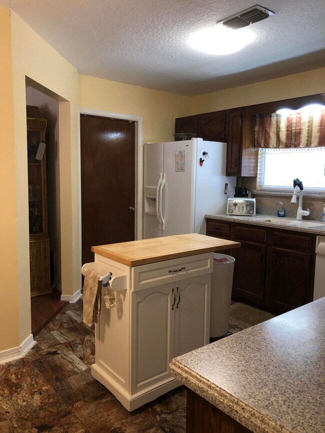 Building Photo - 8179 Crosswind Rd