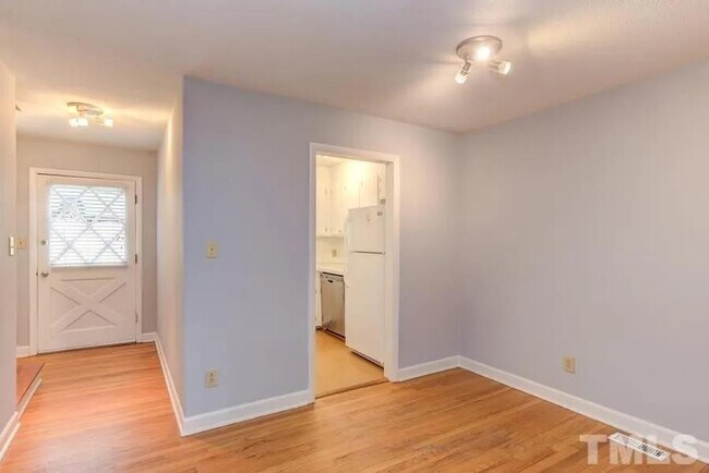 Building Photo - 205 Sunrise Ln