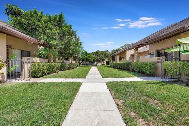 Building Photo - 2242 NW 39th Ave