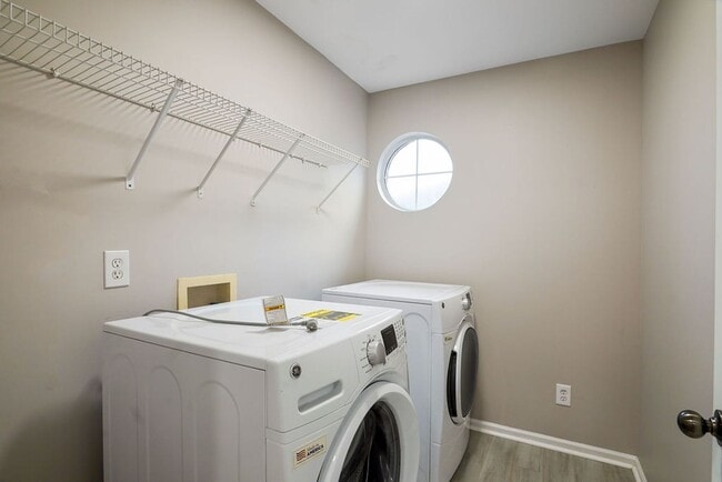 Building Photo - Room to Live, Minutes from Everything 1048 Castlemaine!