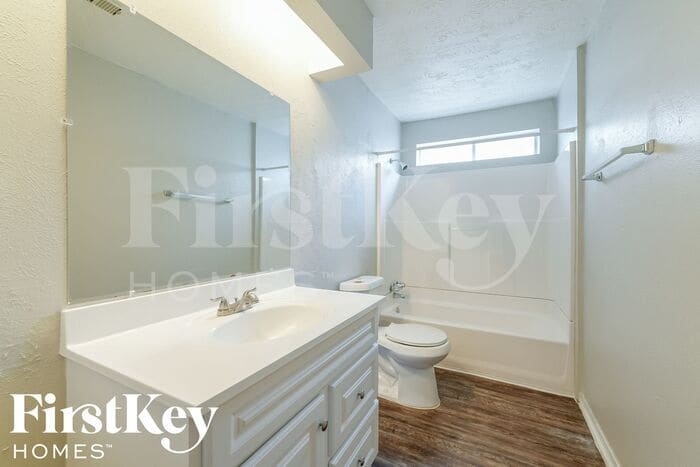 Building Photo - 13275 Lake Breeze Ln