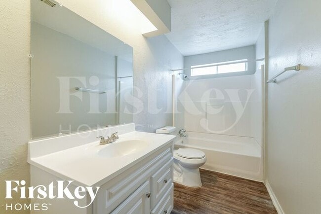 Building Photo - 13275 Lake Breeze Ln