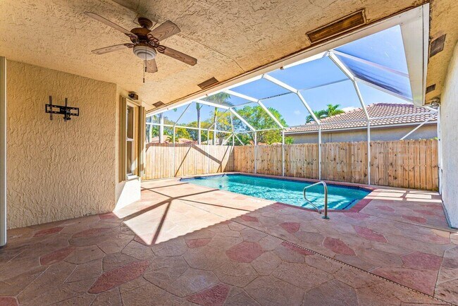 Building Photo - 5872 NW 73rd Ct