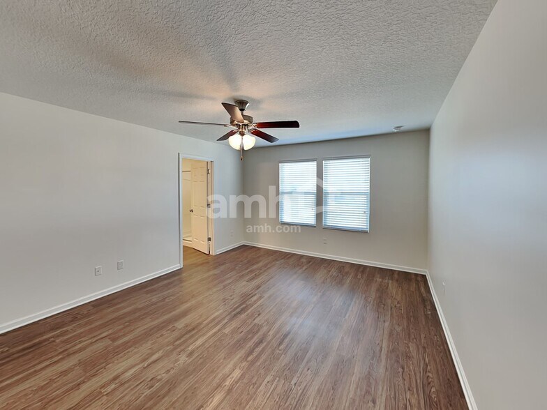 Building Photo - 205 W Jayce Wy