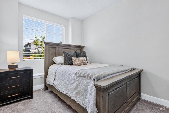 Building Photo - Beautiful South Meridian Home