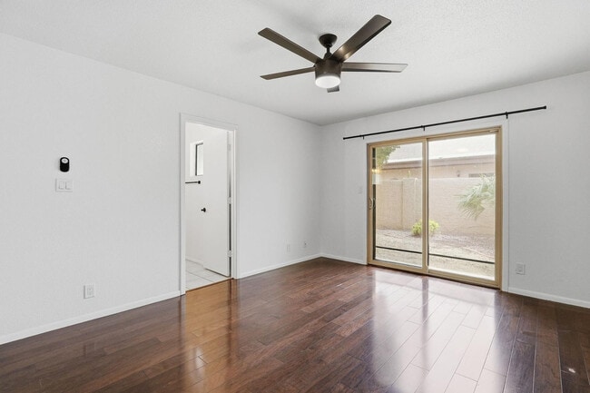 Building Photo - 715 W Boxelder Pl