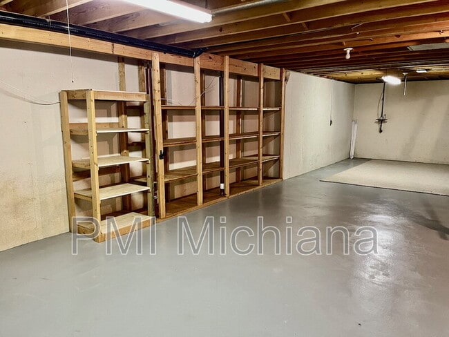 Building Photo - 1973 Creekbank Ln