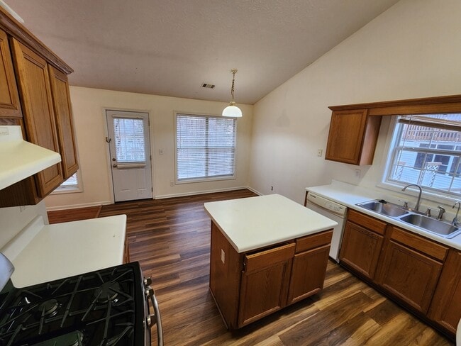 Building Photo - 3840 Sugarbrook Dr