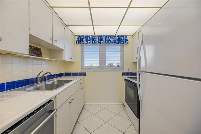 Building Photo - 649 S Tamiami Trl