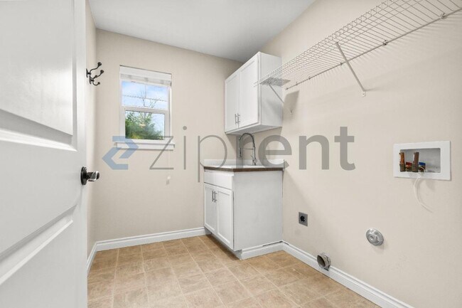 Building Photo - 7413 NE 200th St