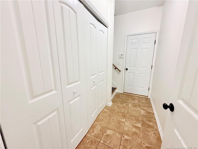 Building Photo - 352 Old Field Loop