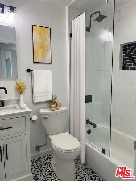 Building Photo - 1260 N Detroit St