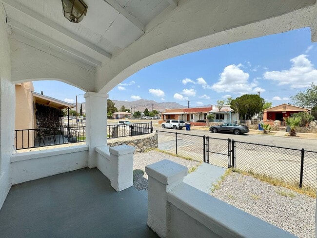 Building Photo - 3906 Tularosa Ave