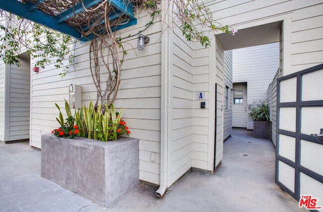 Building Photo - 1358 4th St