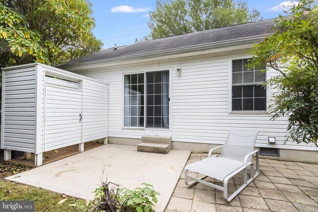 Building Photo - 37487 Burton Ct