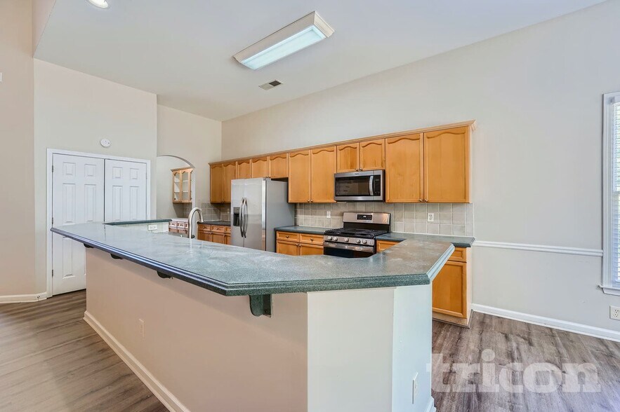 Building Photo - 4153 Ashland Cir