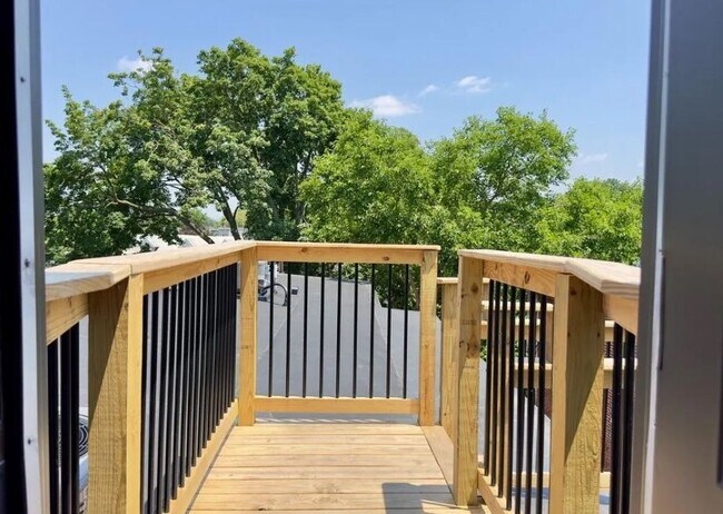 Building Photo - 709 N Duke St