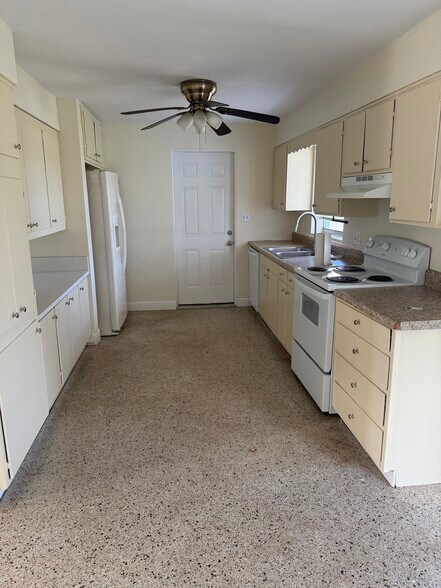 Building Photo - 108 Lantana Ave