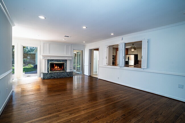 Building Photo - 12127 Tara Dr