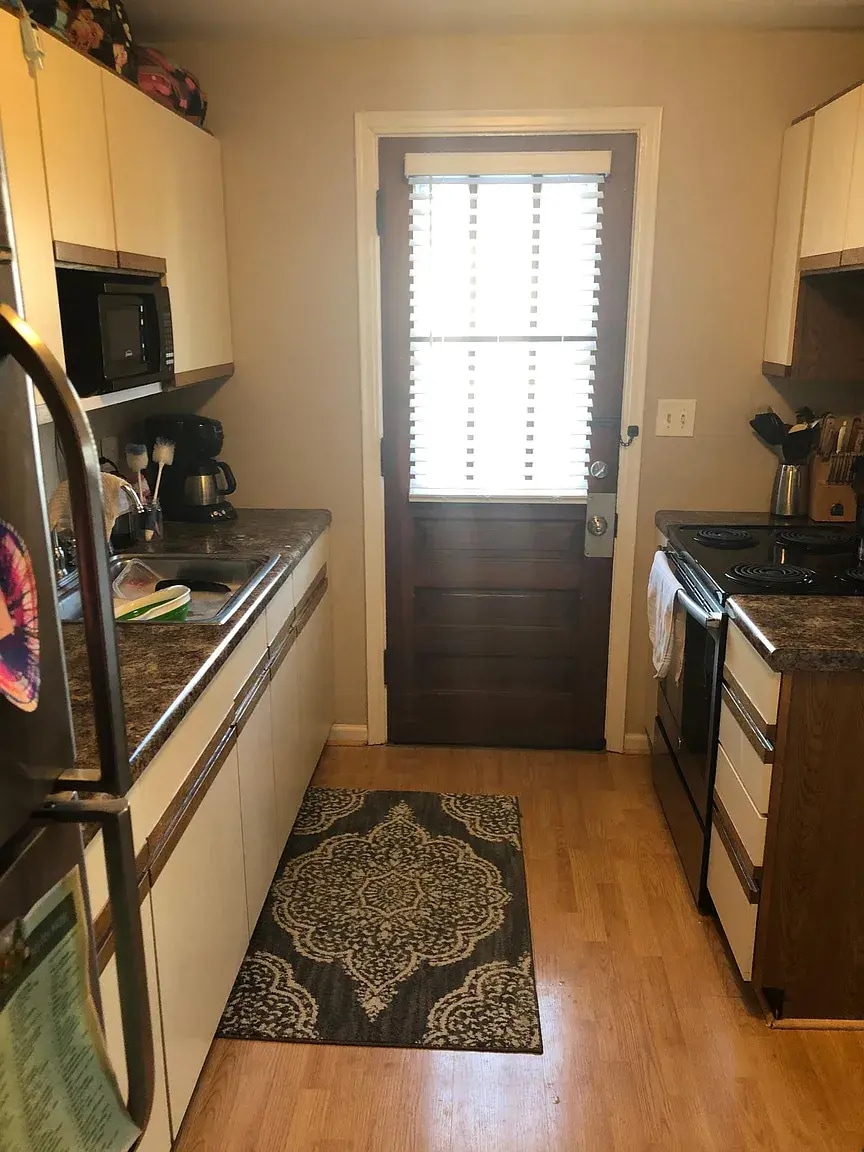 Building Photo - 220 Madison St