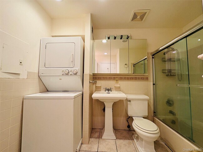 Building Photo - 254 Fairview Cir