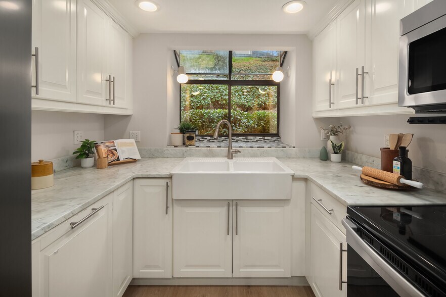 Kitchen - 19805 15th Ave NE