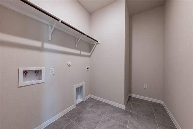 Building Photo - 13905 Heartland Dr
