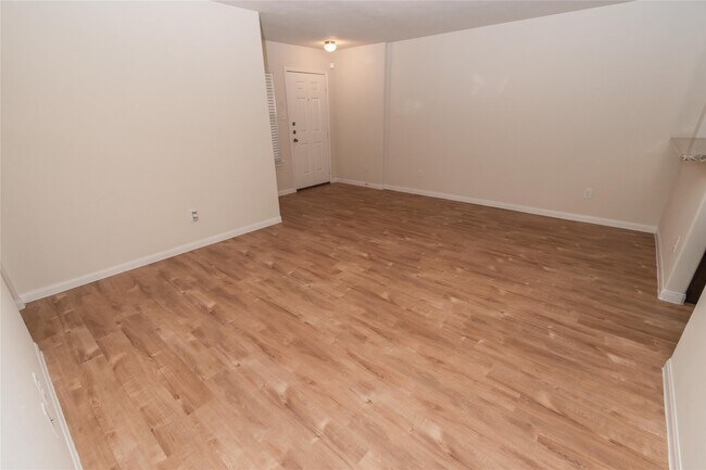 Building Photo - 2610 Vikram Dr