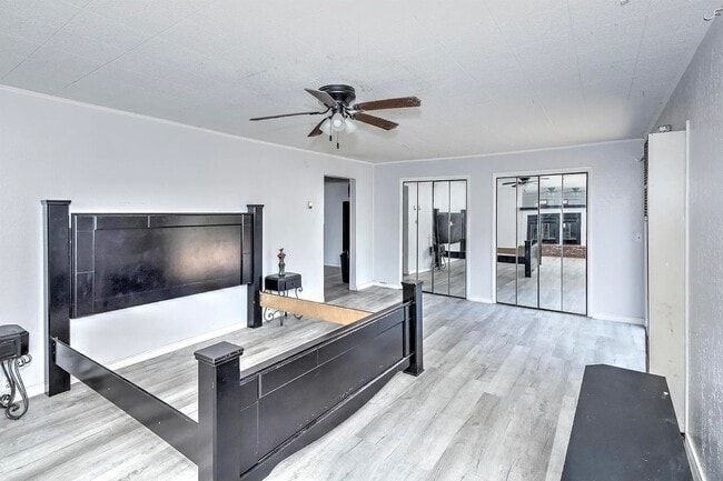 Building Photo - 606 N I St