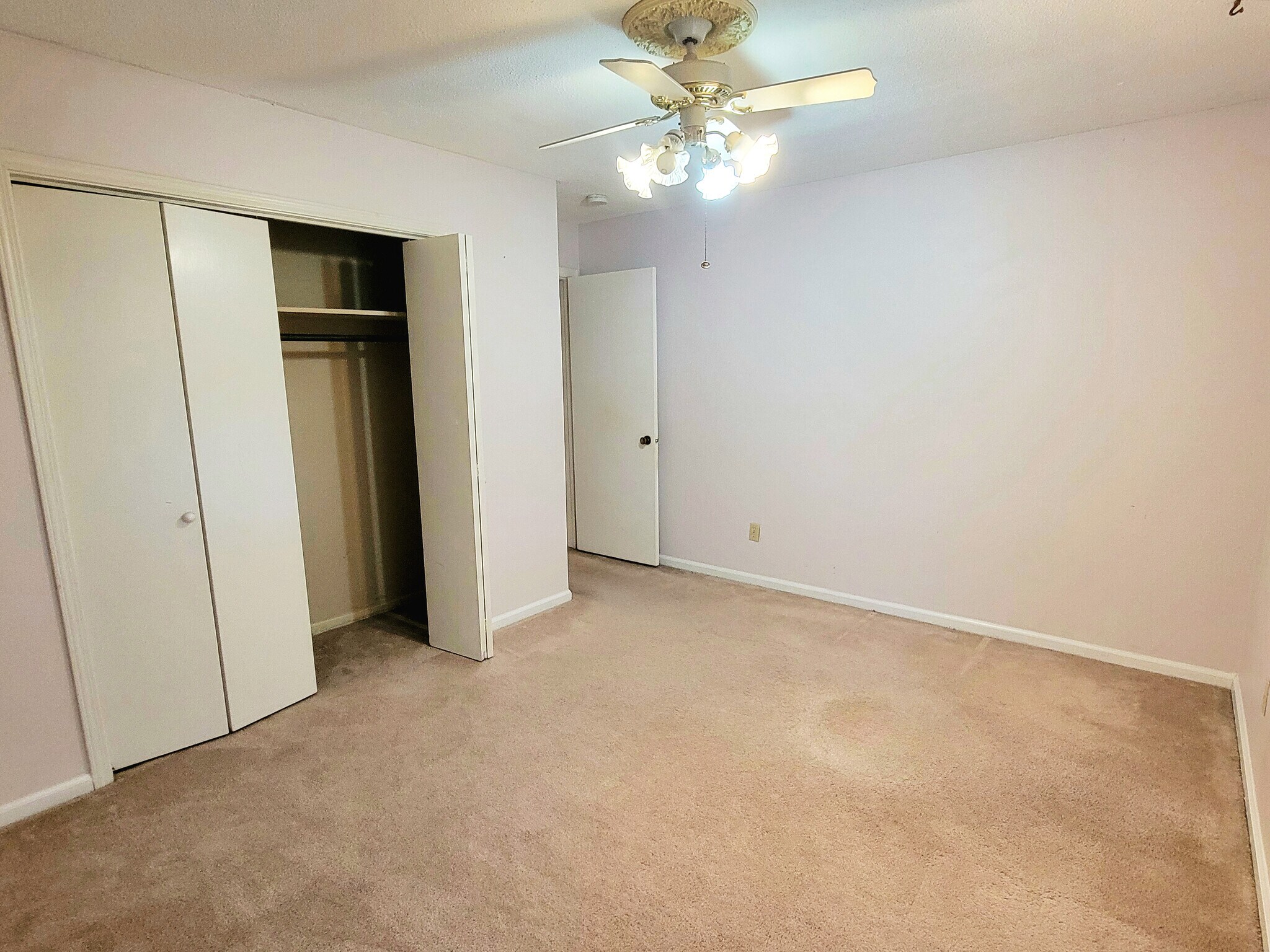 Building Photo - 804 Linbard Ln