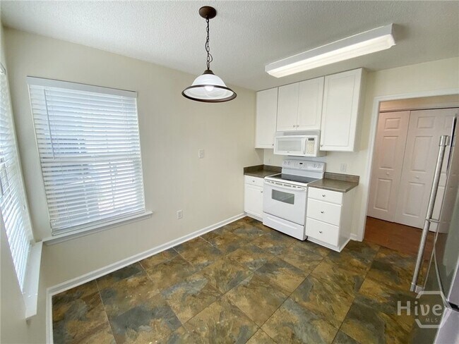 Building Photo - 205 Salt Landing Cir