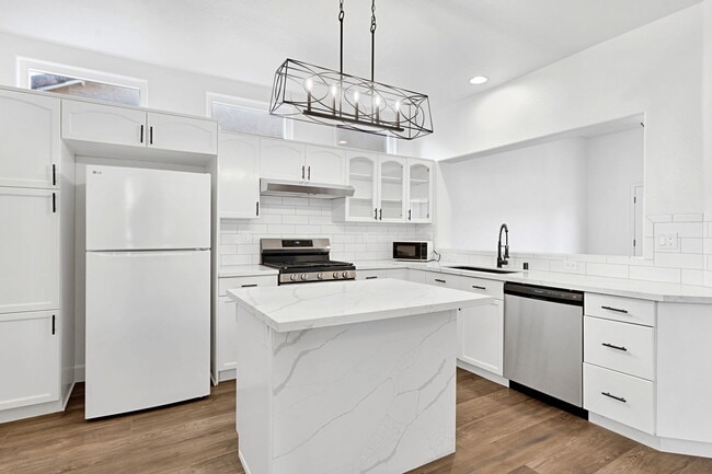 Building Photo - 10556 E Greenbury Way