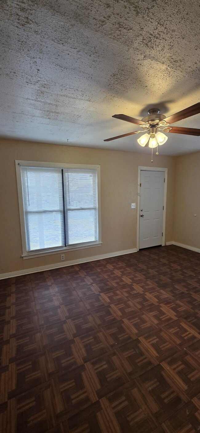 Building Photo - 1907 S Seminole St