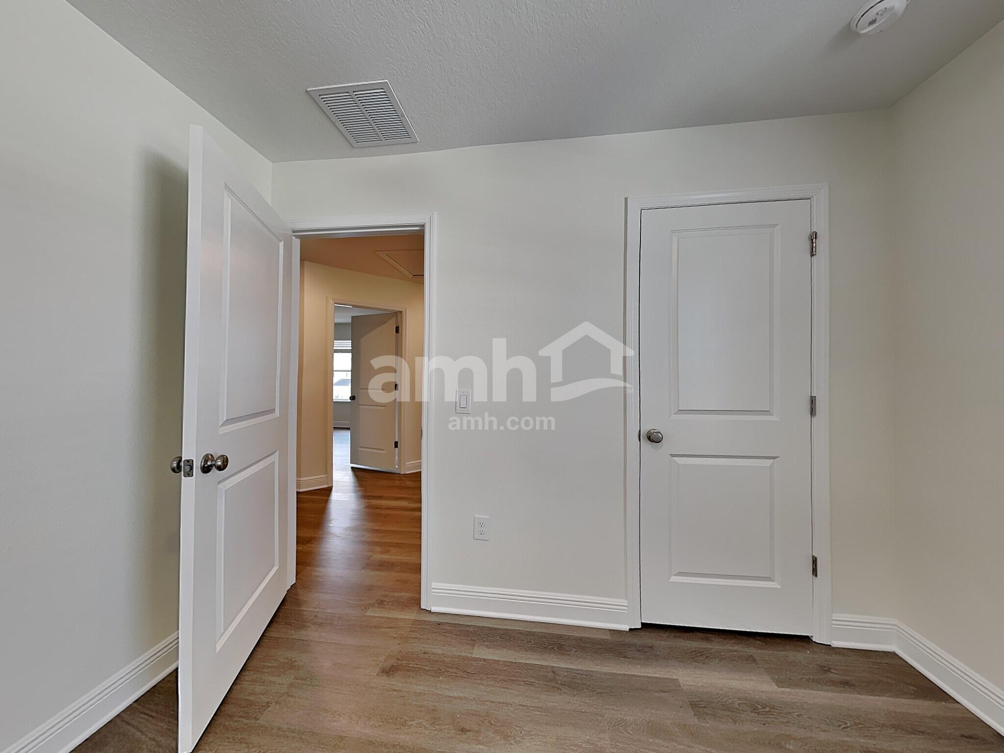 Building Photo - 5945 Sycamore Pl St