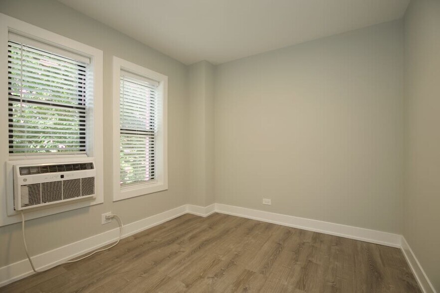 Building Photo - 508 W Belmont Ave