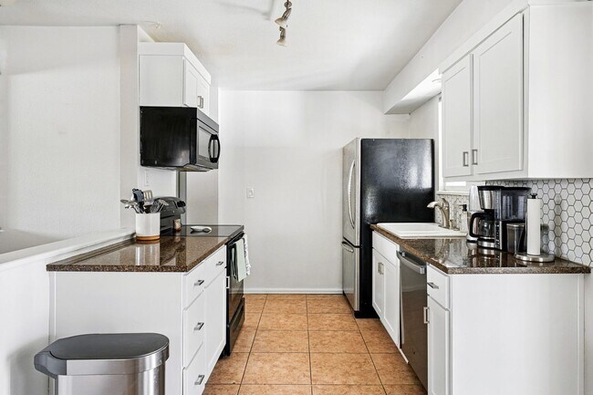 Building Photo - Updated 4-Bedroom Home with Large Backyard...