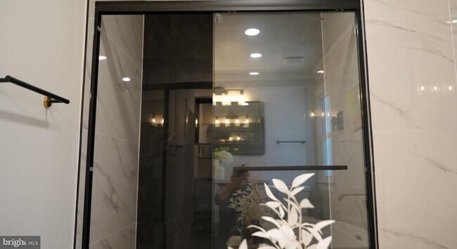 Building Photo - 5114 Montgomery Rd