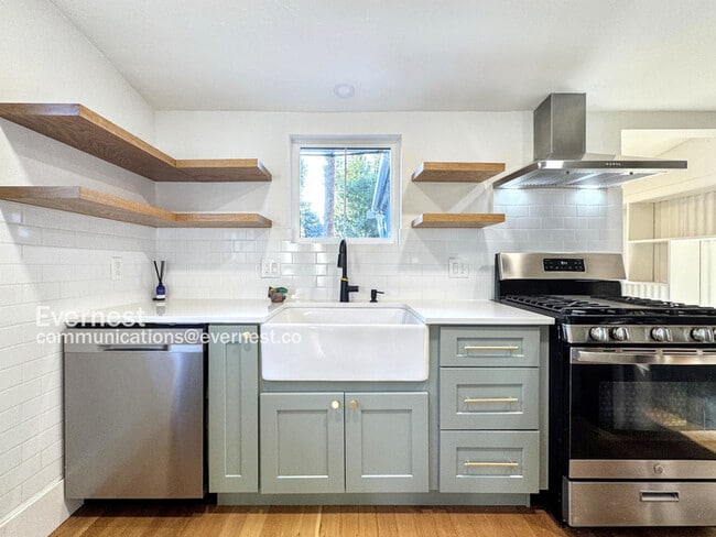 Building Photo - 4886 Osceola St