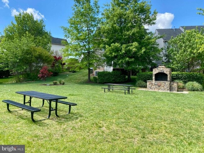 Building Photo - 8416 Churchside Dr