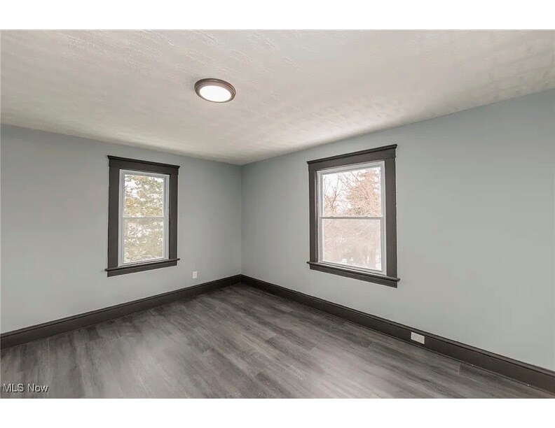Building Photo - 1431 Rowley Ave