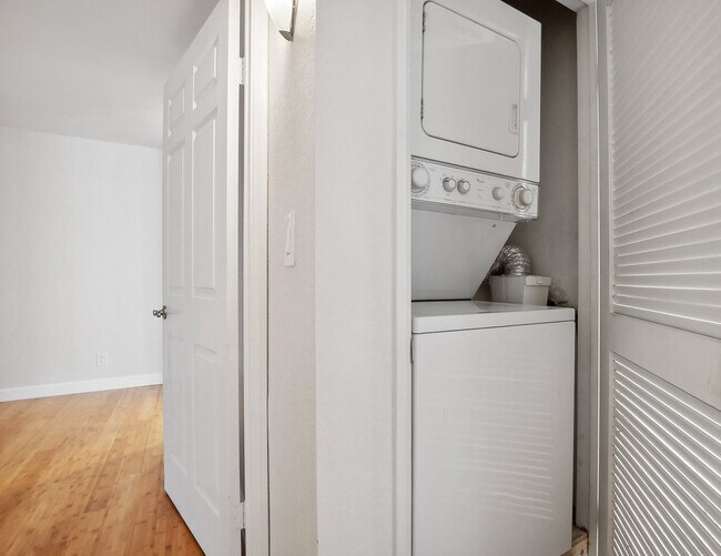 Building Photo - 5605 Friars Rd