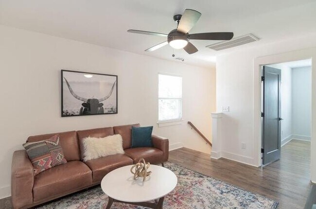 Building Photo - 3203 Anderson Pl