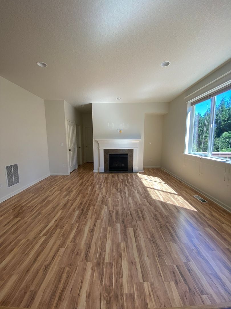 Building Photo - 3607 Hoodview Dr