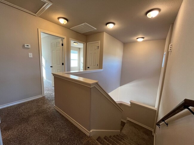 Building Photo - Town home for rent