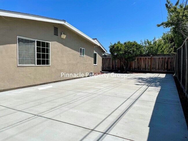 Building Photo - 1449 San Tomas Aquino Rd