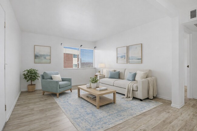 Building Photo - $1,295.95- 1 Bed, 1 Bath Condo in Denver with In Unit Washer/Dryer and Central AC!