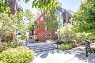 Building Photo - 406 S 13th