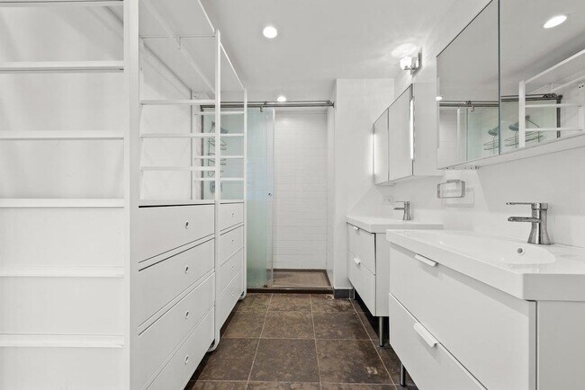 Building Photo - 88 Morgan St