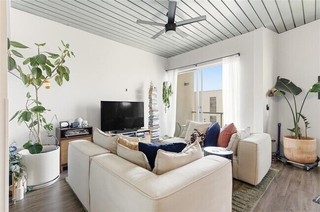 Building Photo - 620 Glen Iris Dr NE
