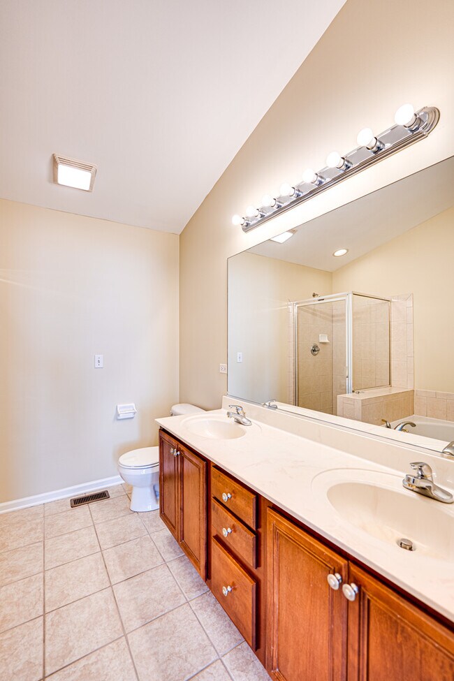 Building Photo - 3147 Saganashkee Ln